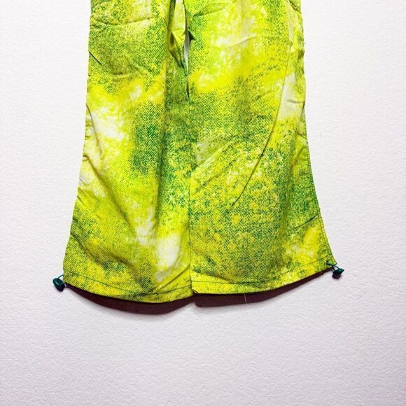 Zumba Fitness NWT! Women's Illusion Cargo Pants in Neon Green Size Small - Picture 4 of 7